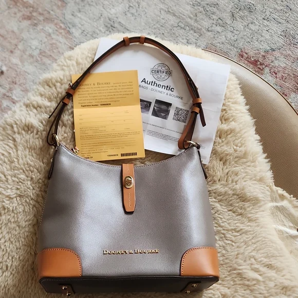 NWOT Dooney & BourkeEssex Carrier Saddle Tan and Coffee Hobo 🤎🐎